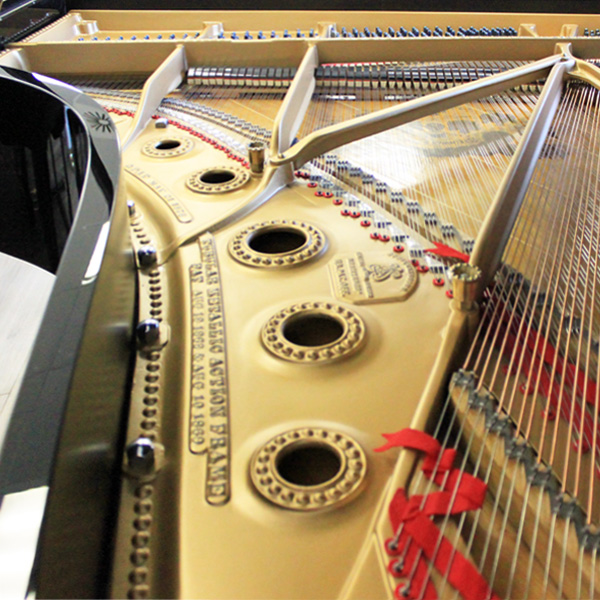 Фото внутреннего устройства рояля
